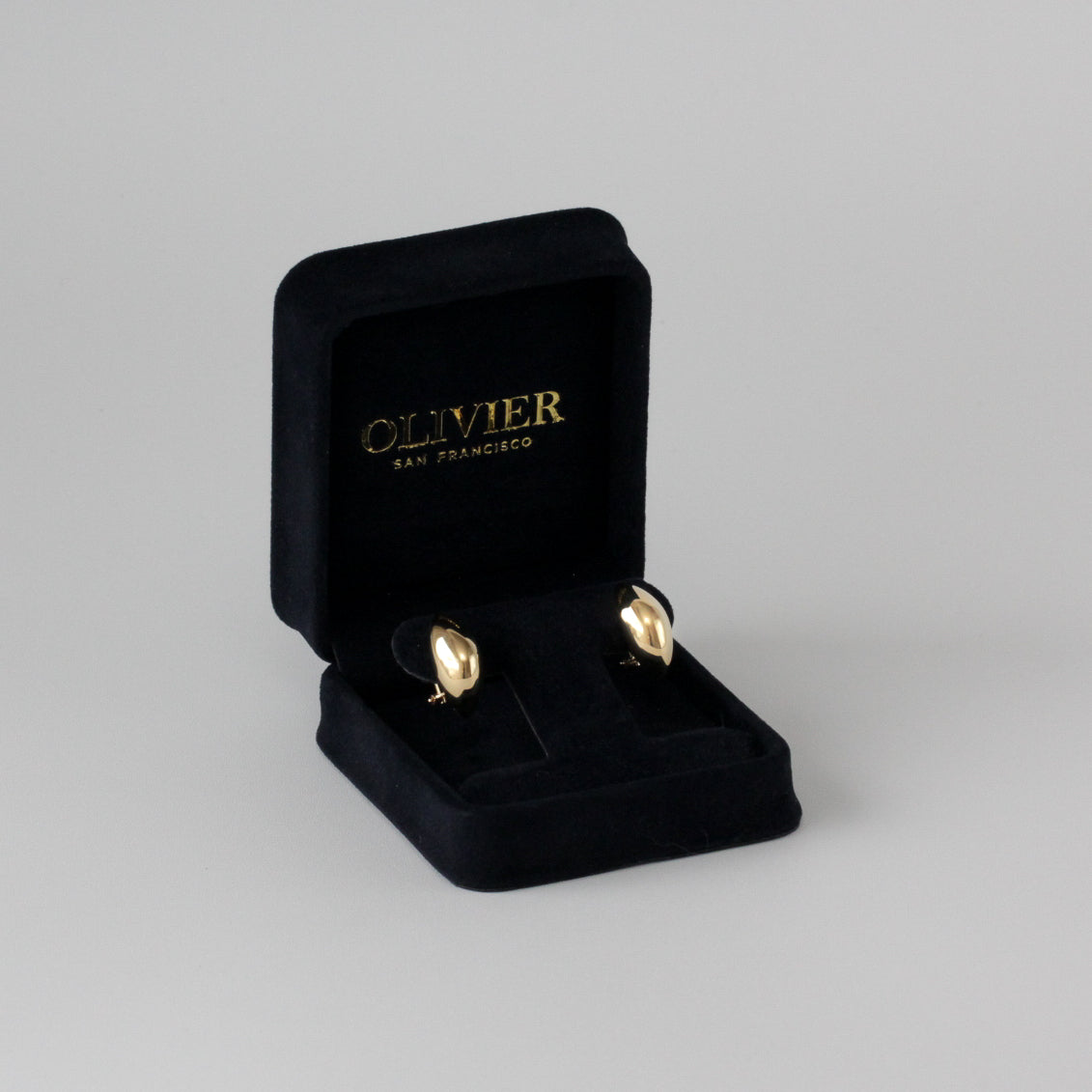 18k gold earrings made in Italy in box