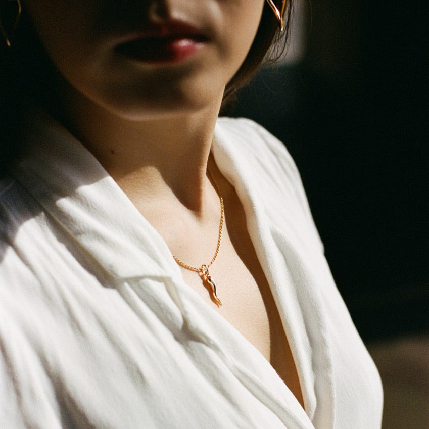 御売約御礼煌めきイタリアスキンネックレス 18k Solid Gold Italian Corno Pendant | Traditional Horn Charm
